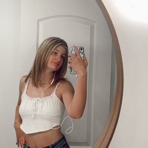 hi my name is addison allen!!